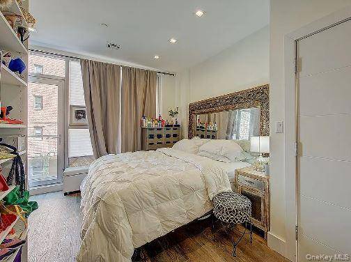 Spacious 2 bedroom condo !