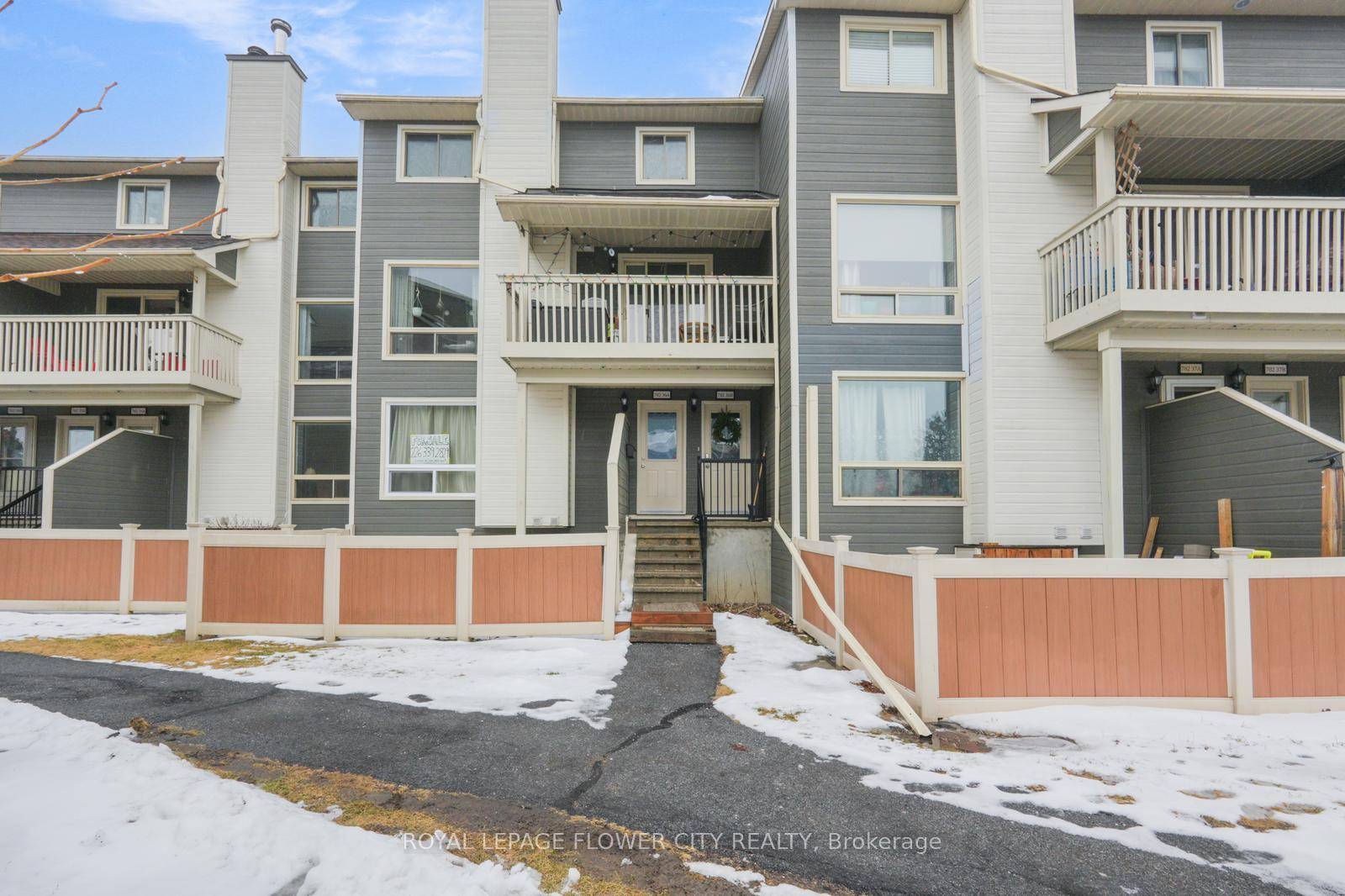 Stylish 2 Bed, 2 Bath Condo Town home in Orleans.