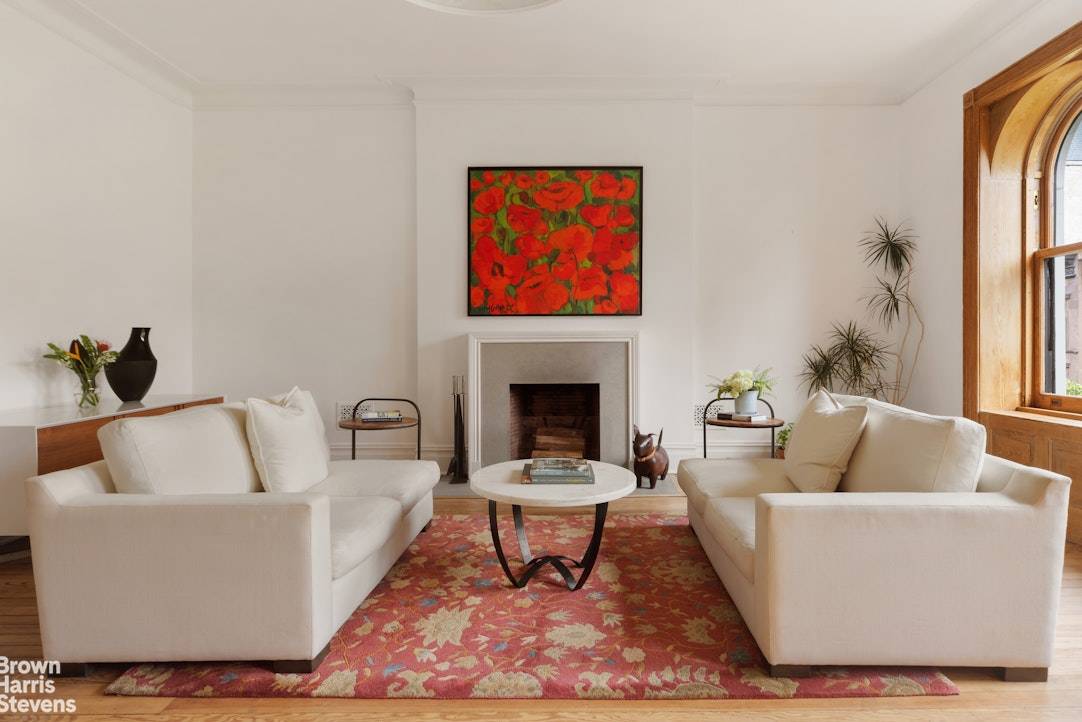 This walk up residence, perched on the top floor of a classic 1920s brownstone, echoes the romance of a Parisian retreat nestled in the heart of Carnegie Hill.