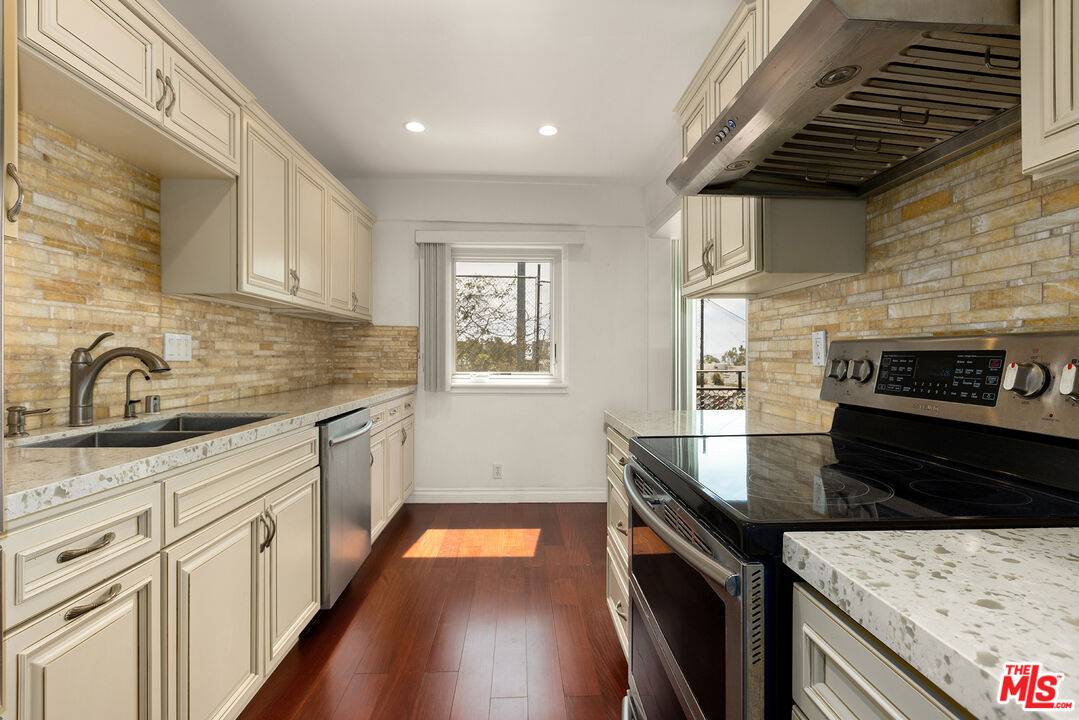 289  S Barrington Ave 2BR Brentwood La