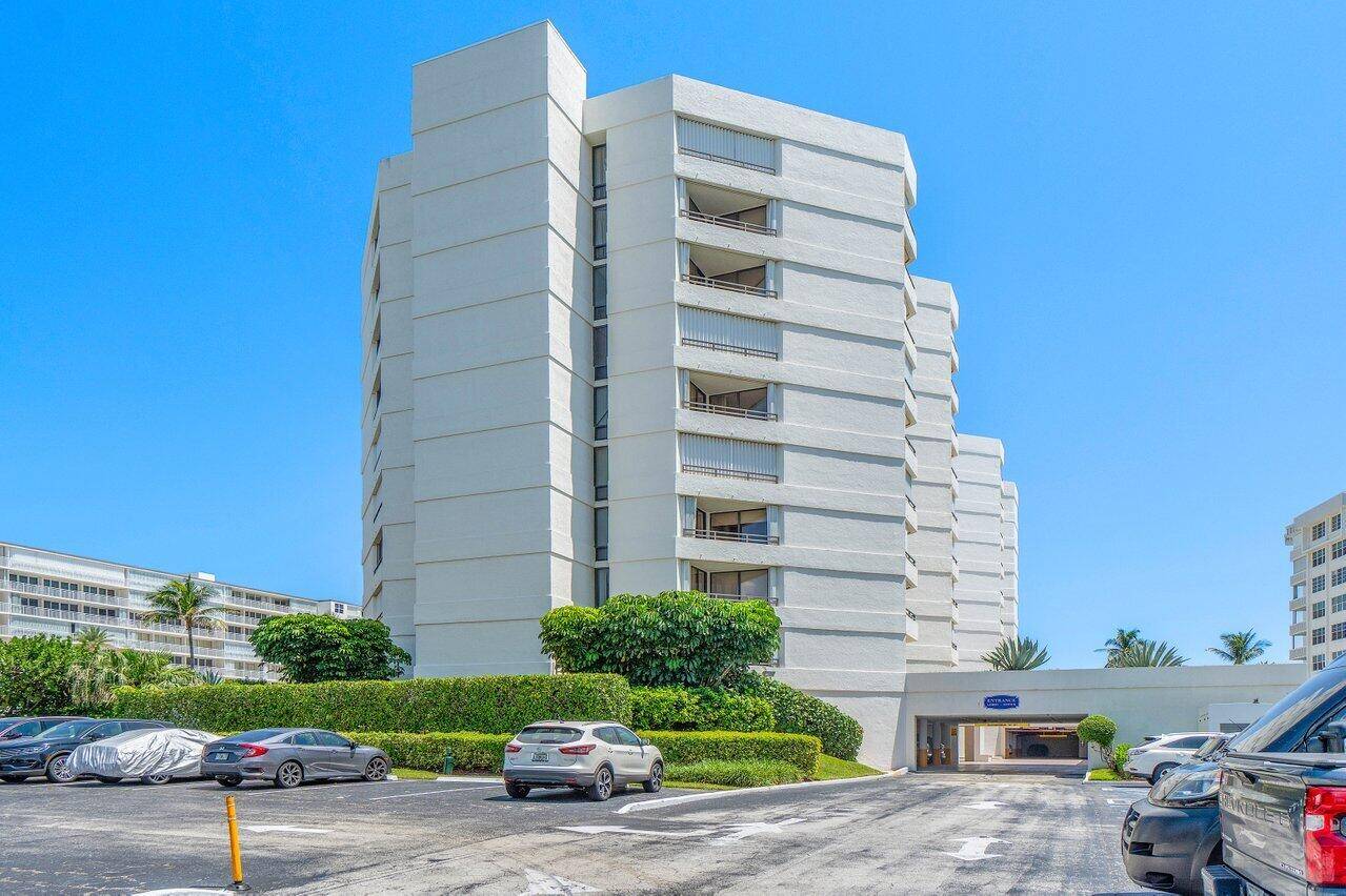 Relax and take in the ocean views from this 2 bedroom, 2 bathroom condo at Concordia in South Palm Beach.