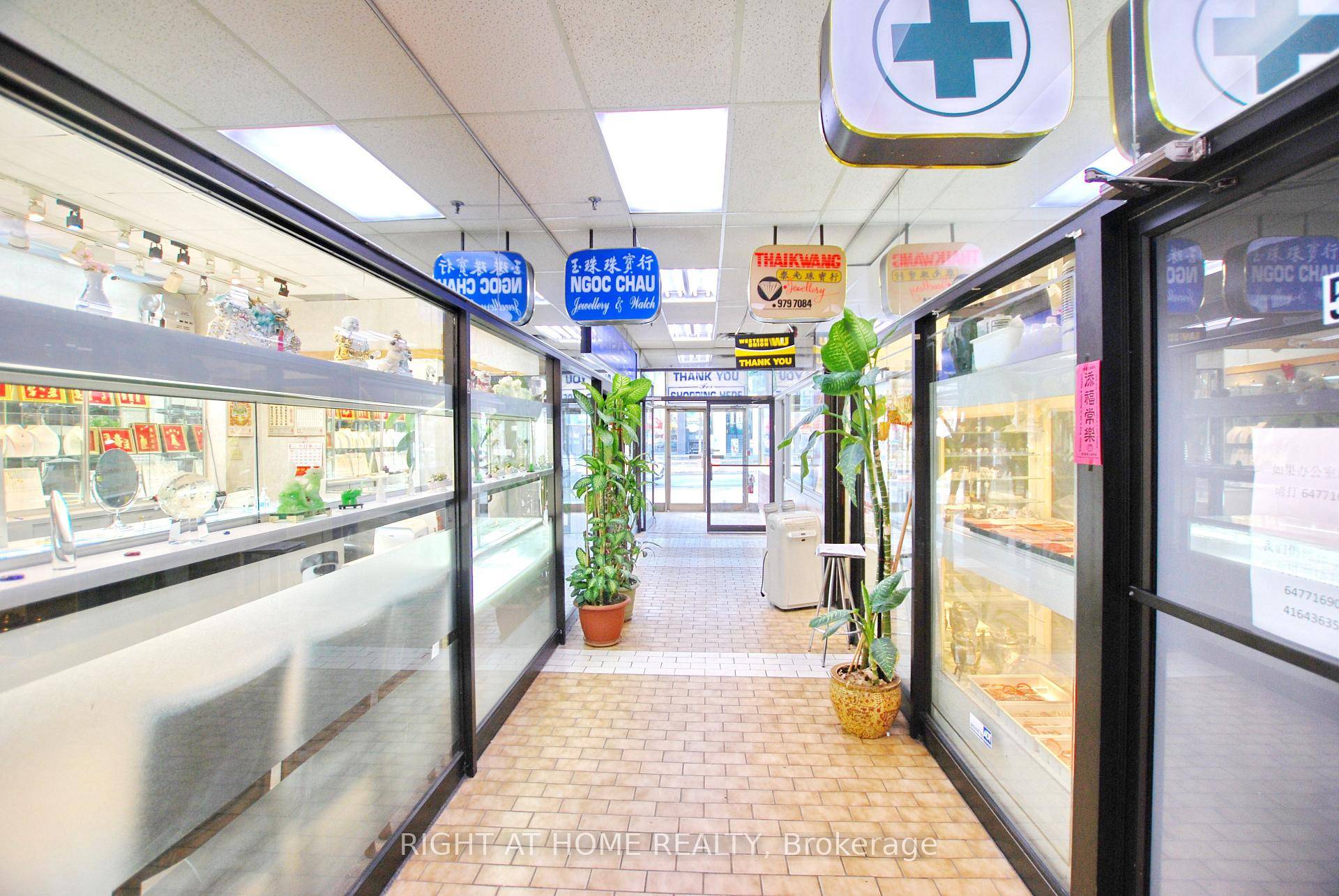 Prime location in the heart of Chinatown at Spadina and Dundas, offering a high trafc, year round customer base of both locals and tourists.