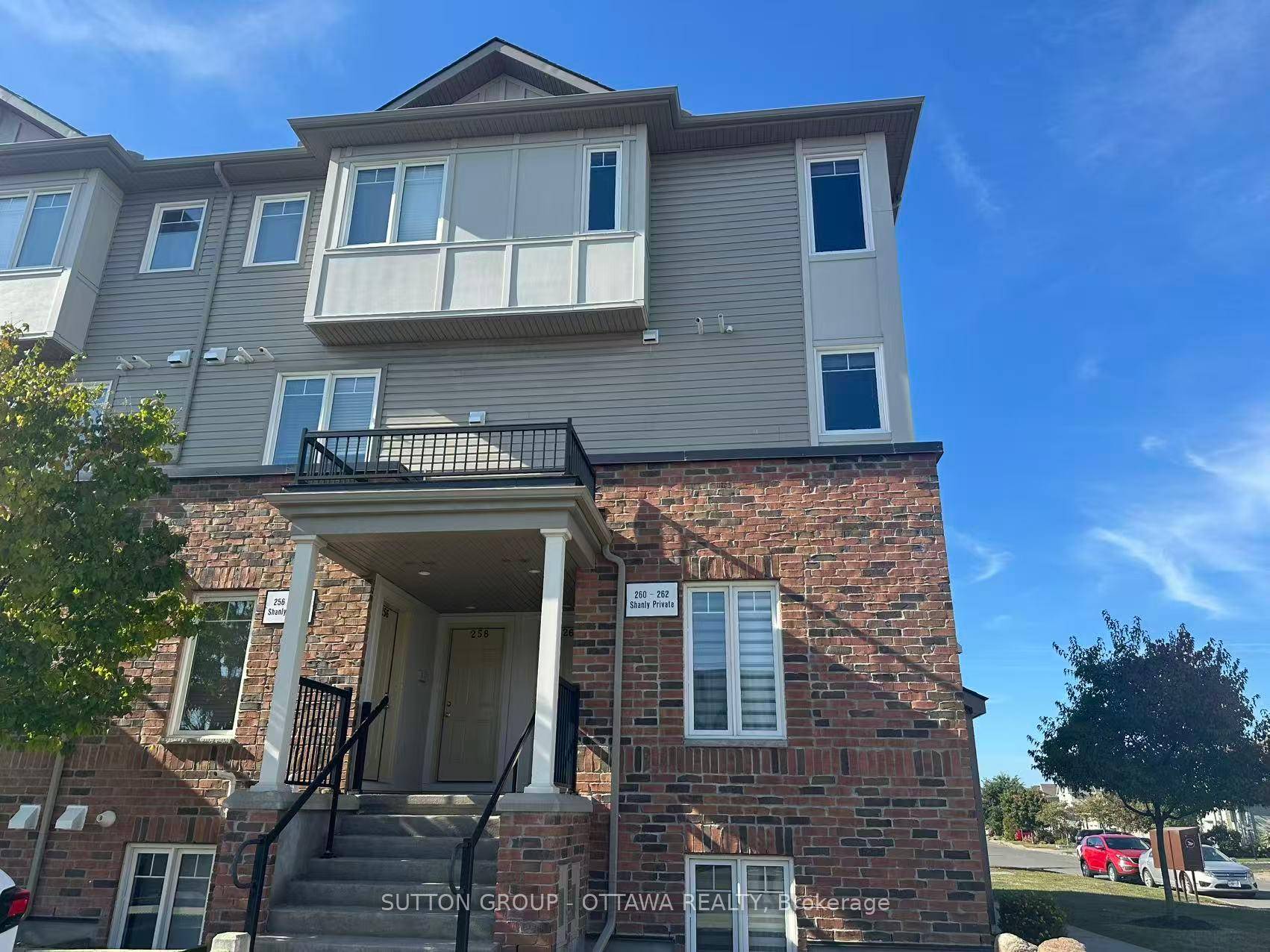 Enjoy modern comfort in this beautifully maintained, upper level 2 bedroom, 3 bathroom condo in the desirable Stonebridge neighbourhood.