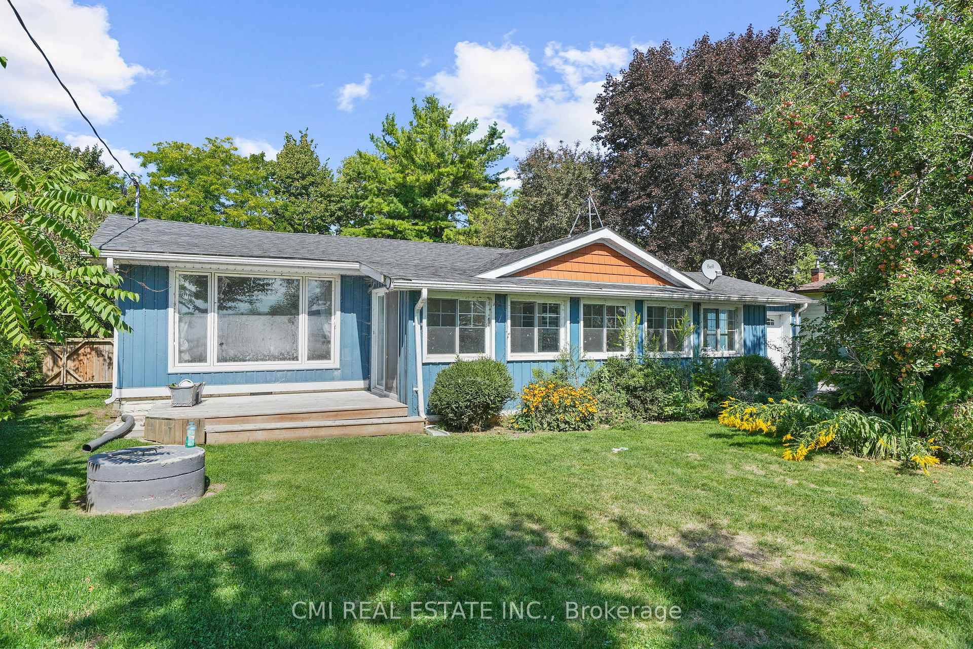 LAKEFRONT ! Charming Bungalow located along the Shorelines of Lake Simcoe on a generous 82X208ft lot w private deeded access to the lake including private docks mins to top rated ...