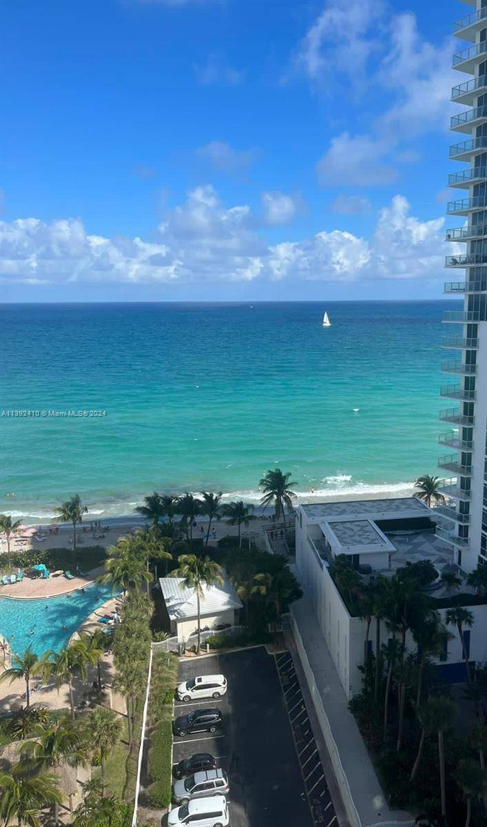 Beautiful Penthouse 2 bedroom and 2 bathrooms remodeled with intra costal and ocean views.