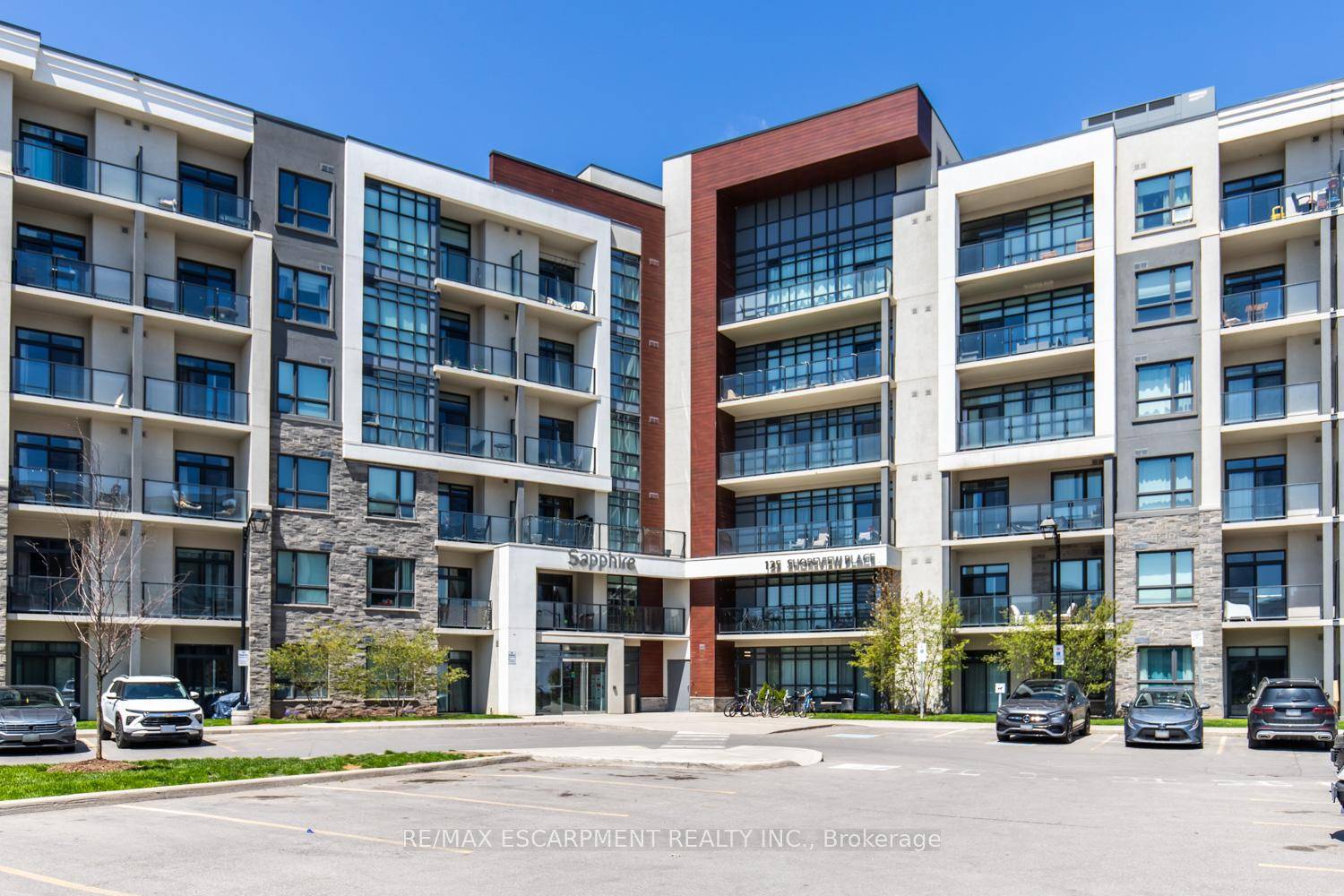 Stunning 1 bedroom Ground Floor Condo in Stoney Creek !