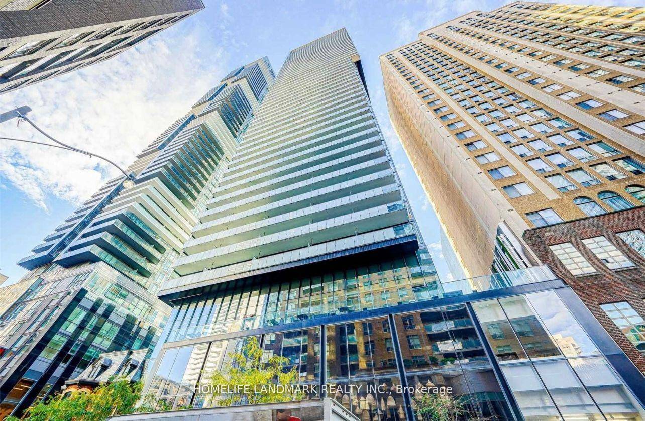 Enjoy 50Th Floor Fantastic Lake View on Ph Level !
