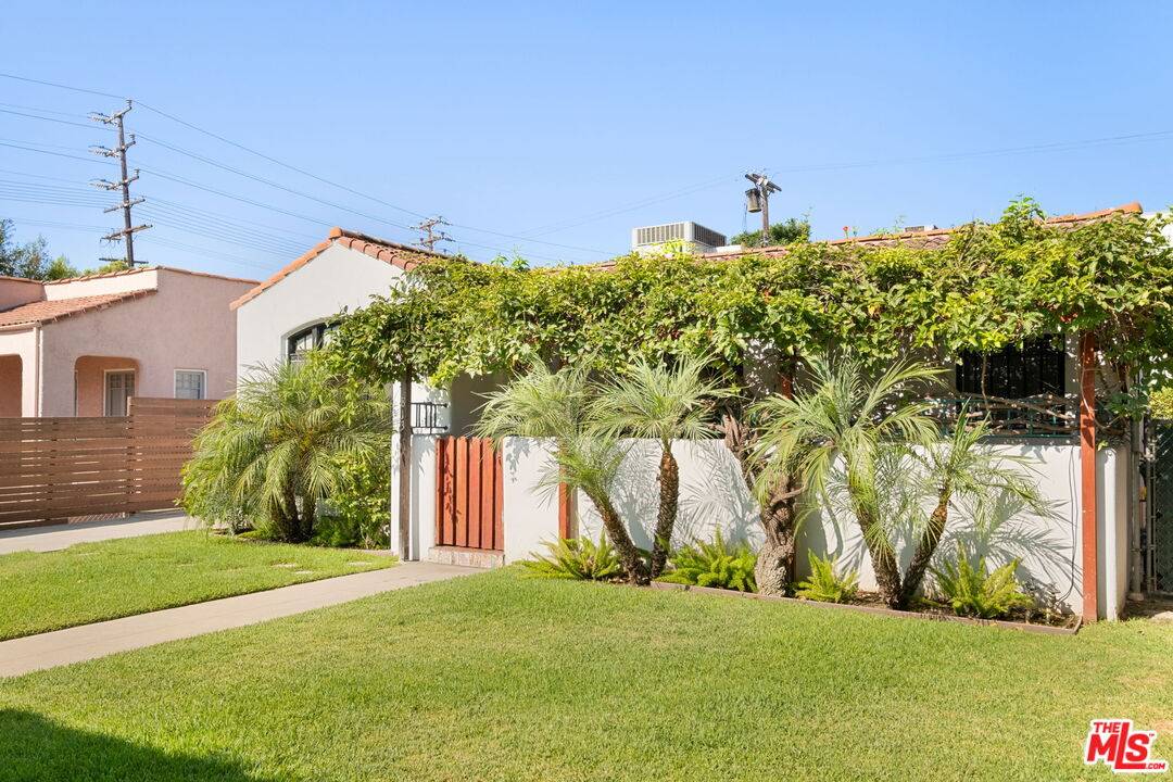 813  N Orange Grove Ave 2BR Hollywood Hills East La