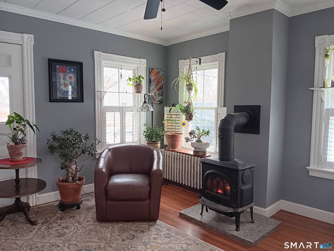 Fully furnished, fully stocked seasonal summer rental.