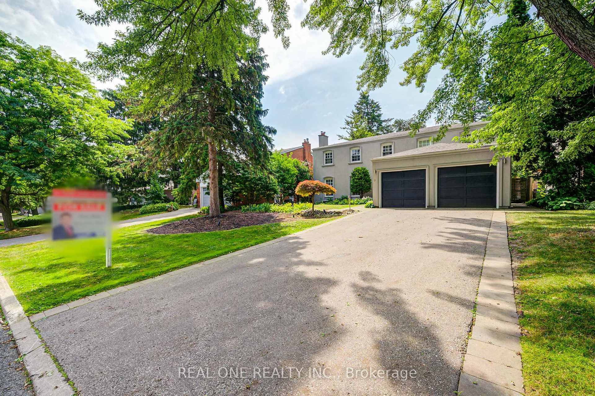 Rare Offering 60'X128' Lot In Historic Thornhill Village In Quiet amp ; Low Traffic Child Safe Court.
