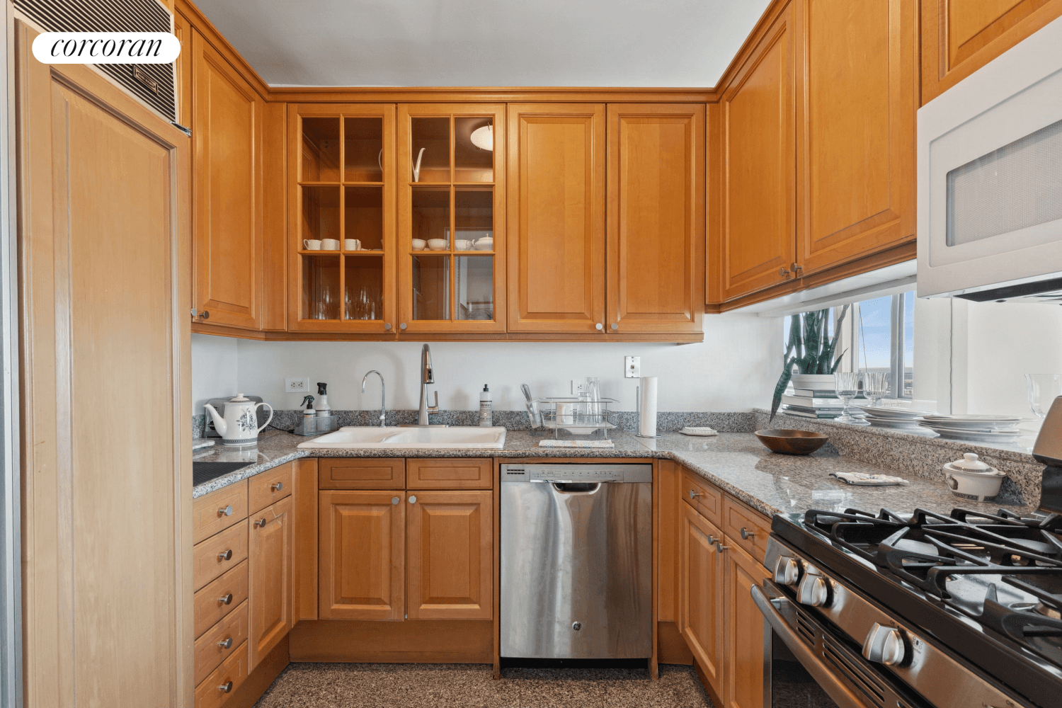Furnished Rare High Floor 1 Bedroom 1.