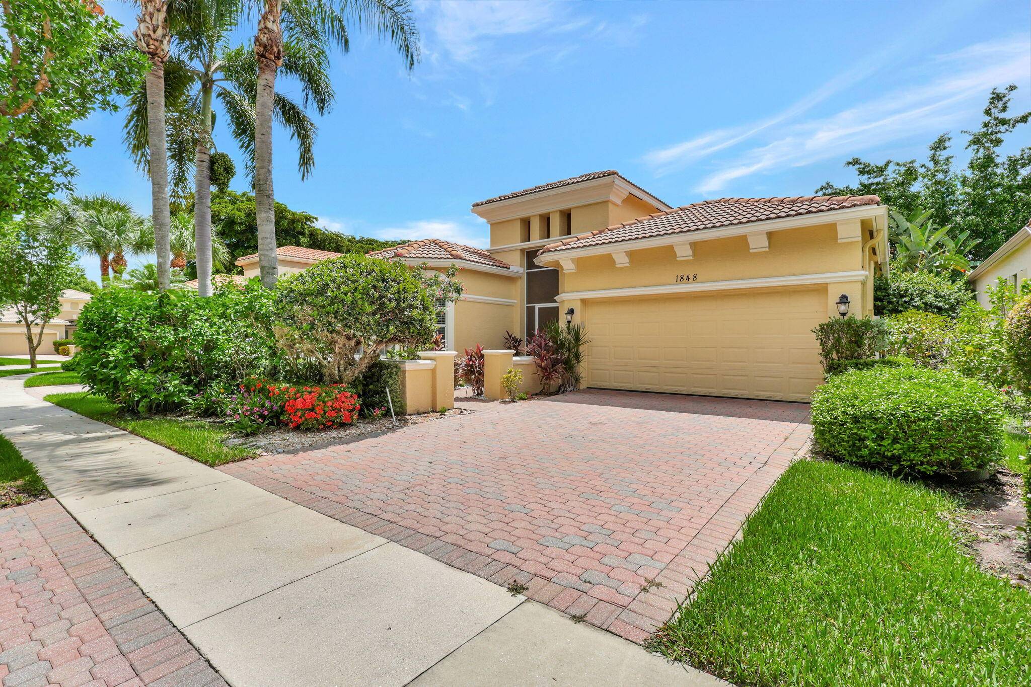 Beautiful home and LOWEST PRICE Ventana model in Buena Vida !