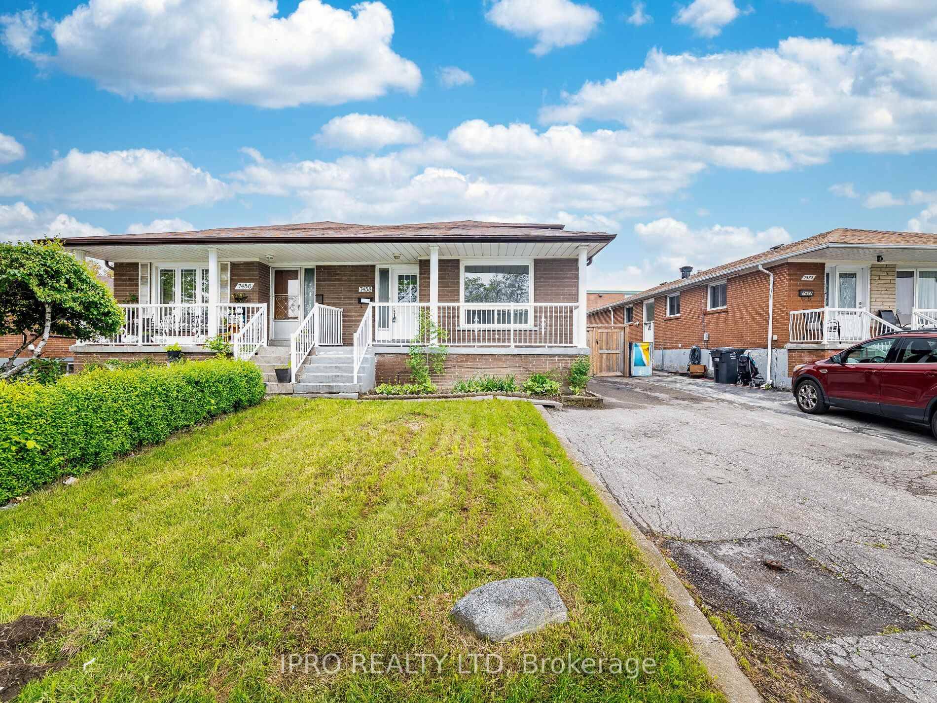 5 Level Back Split, 4 Bedroom 2 Bedroom Legal Basement In Excellent Location.