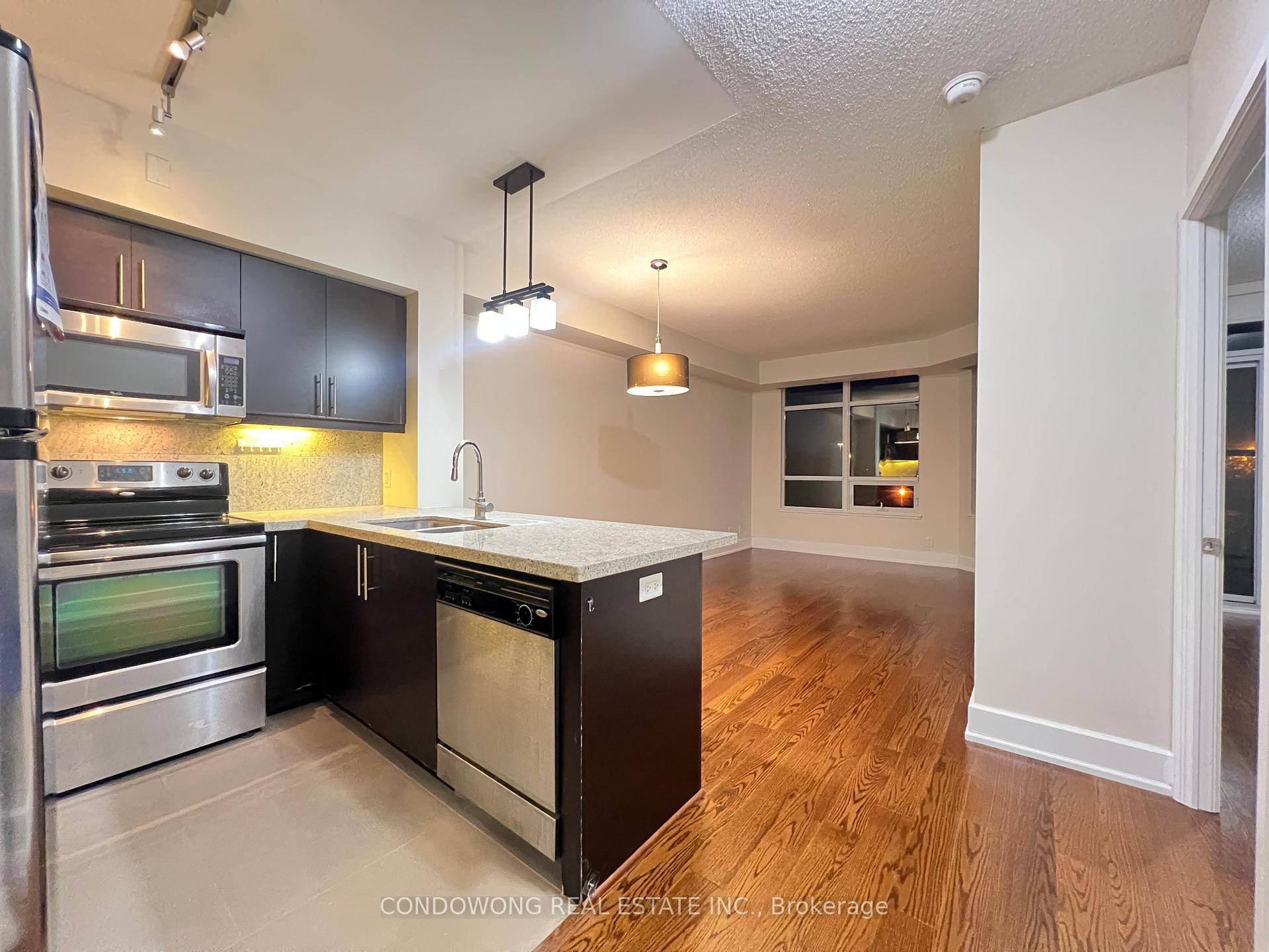 Bright and Spacious 1 Br Den In St Gabriel Manor.