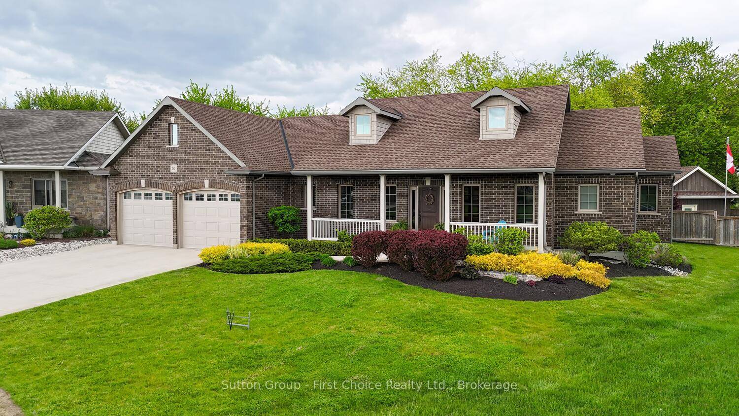 Welcome to this one of a kind property with a large pie shaped lot backing onto the golf course offering unparalleled privacy.