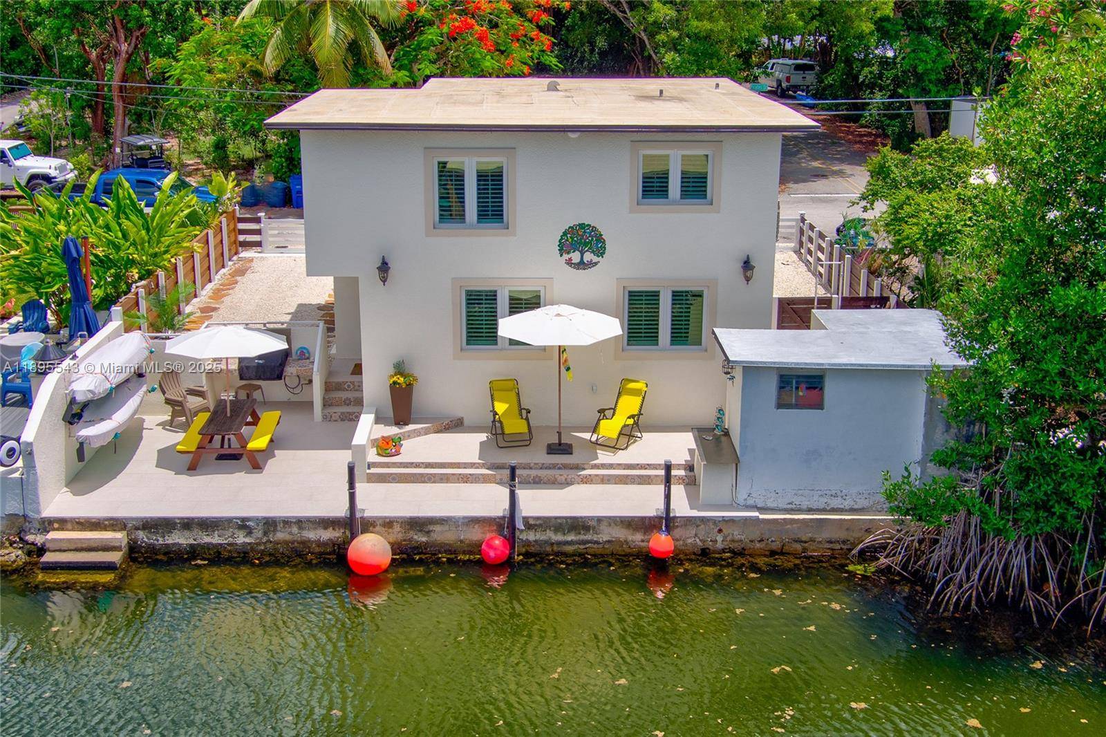 Tropical Paradise Awaits !
