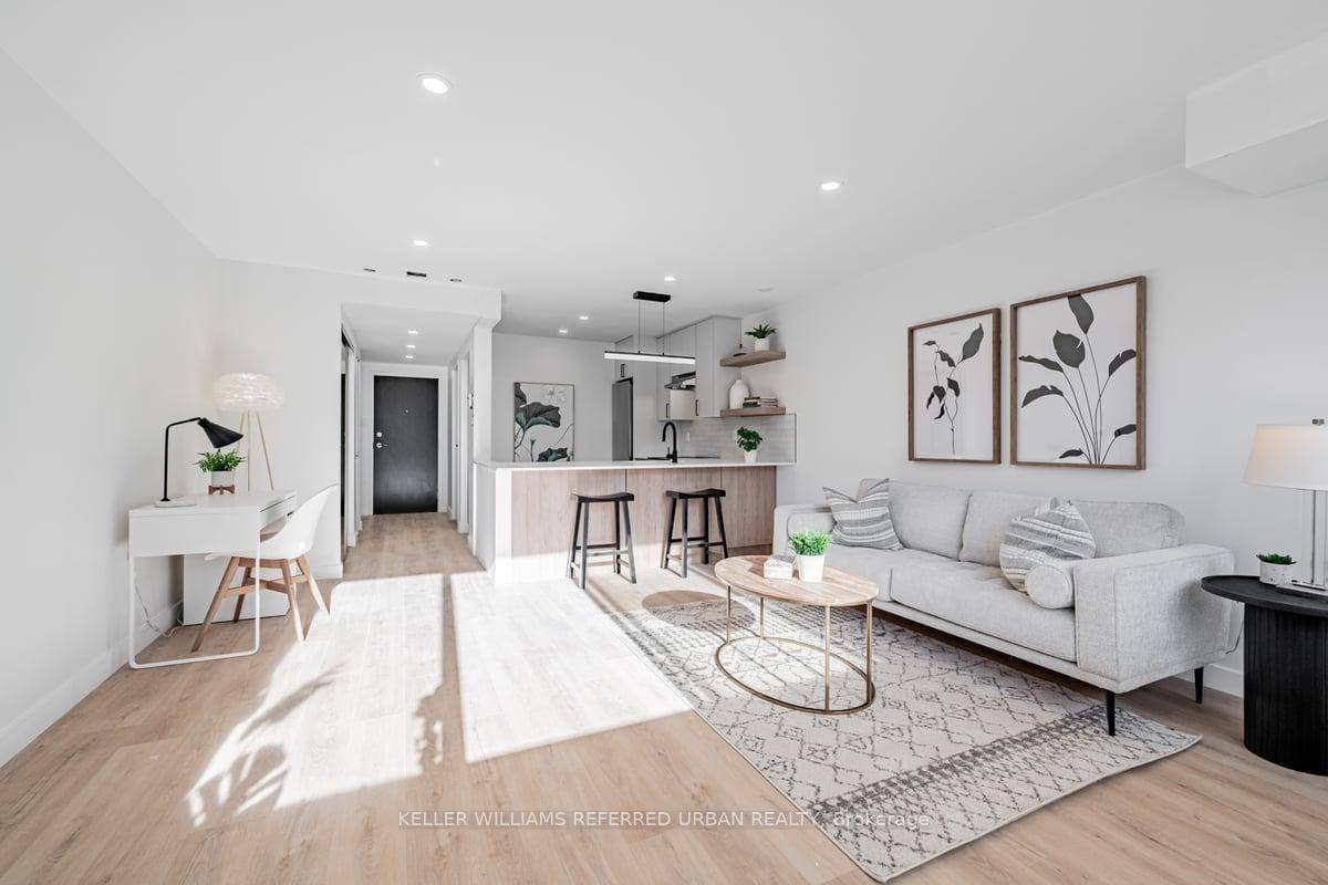 Rare studio offering first time available in 25 years !