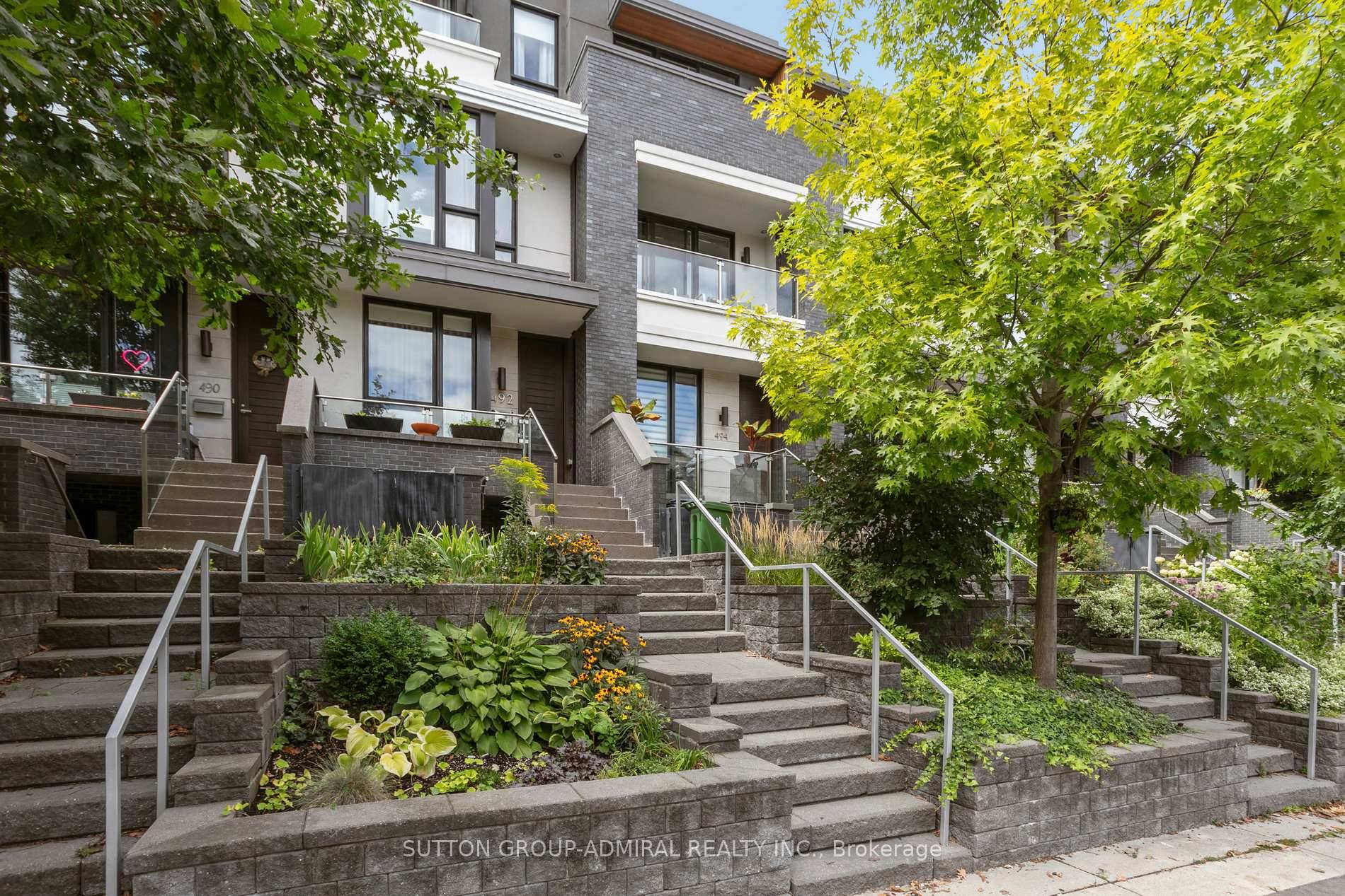 Luxury 3 BR Den, Executive Townhouse in Little Italy.