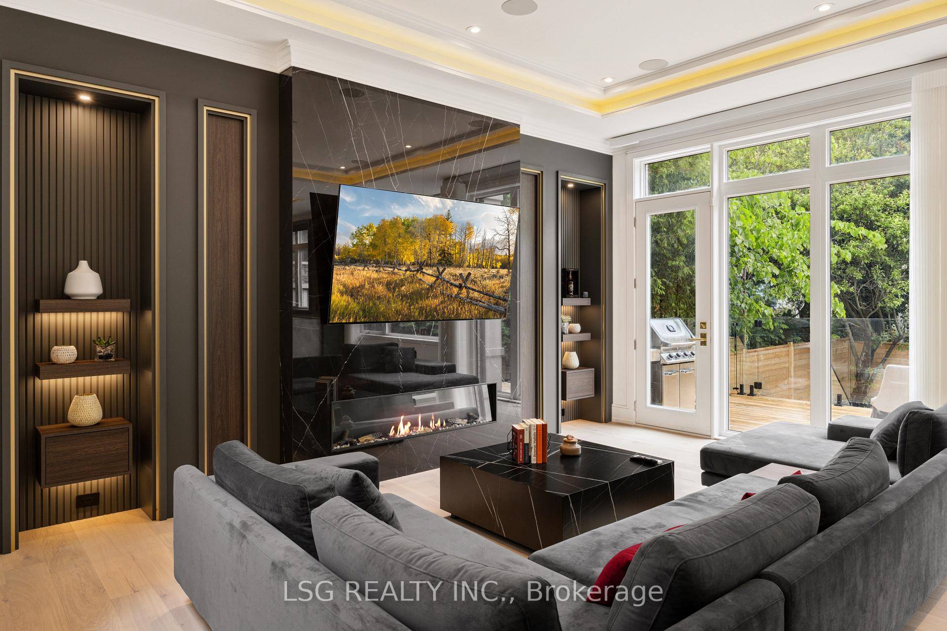 Executive luxury lease in Willowdale.
