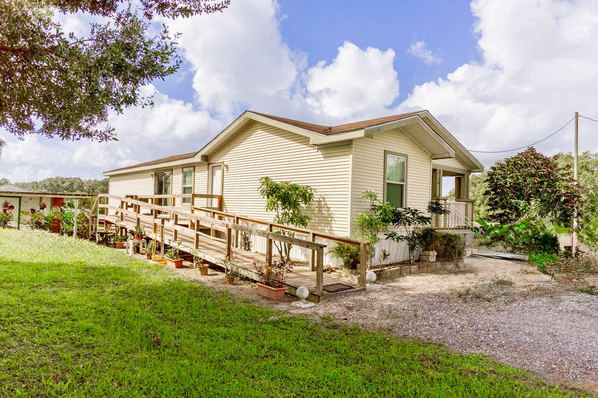 Viking 2006 3 Bedroom, 2 Bath Palm Harbor manufactured home on 3.