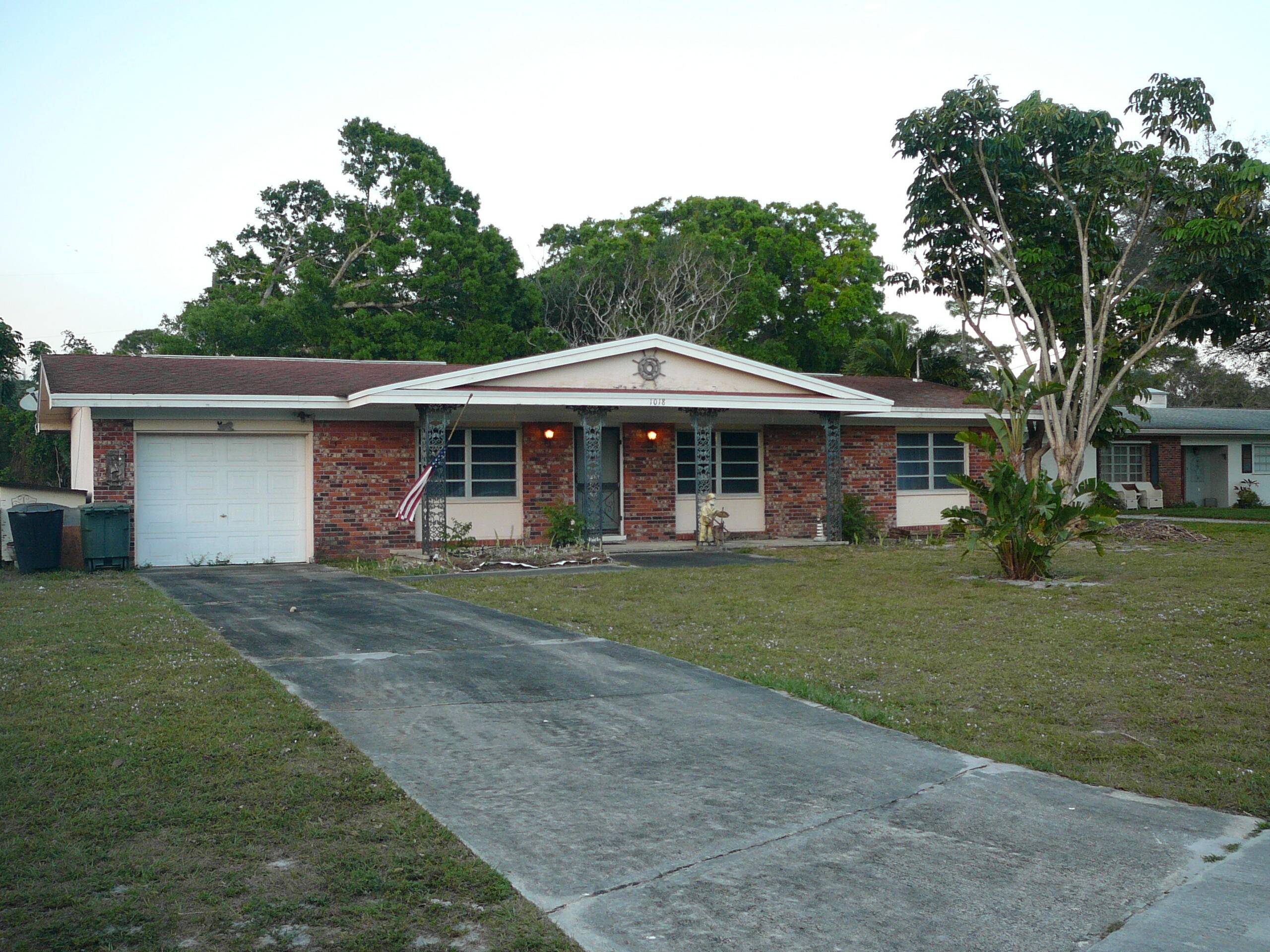 3 2 1 CBS BRICK HOME ON. 33 ACRES.