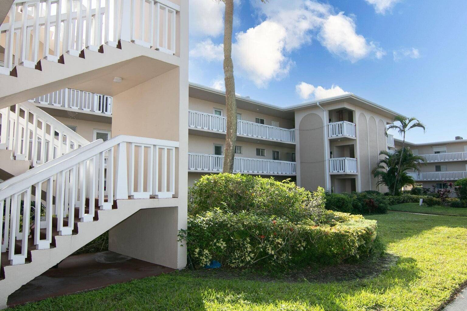 LIGHT AND BRIGHT ONE BEDROOM, ONE FULL BATHROOM FURNISHED HOME WITH OUTSTANDING SOUTHERN LAKE VIEW.