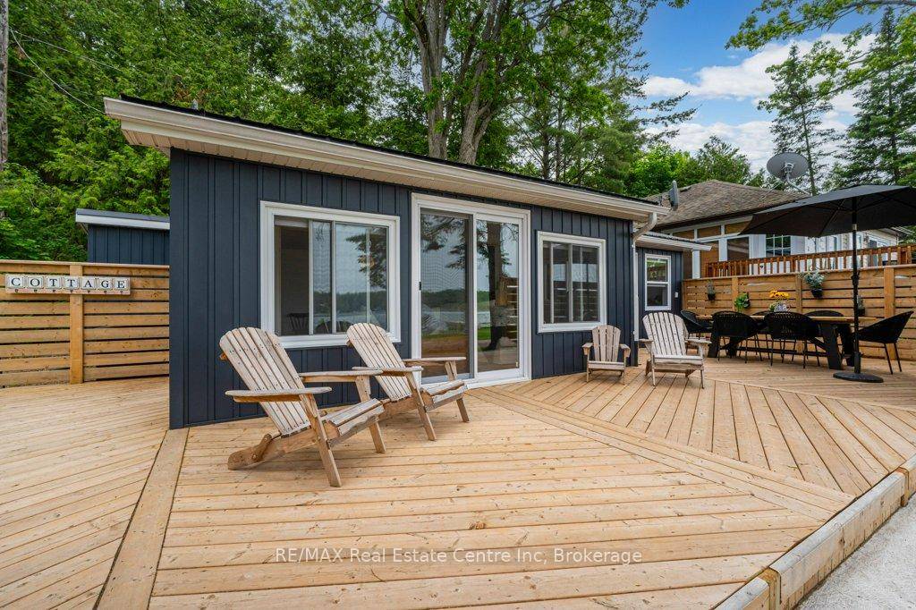 This thoughtfully designed waterfront home brings the outdoors in with a calming, sophisticated palette of soft blues, crisp whites, natural woods, and lush greens.