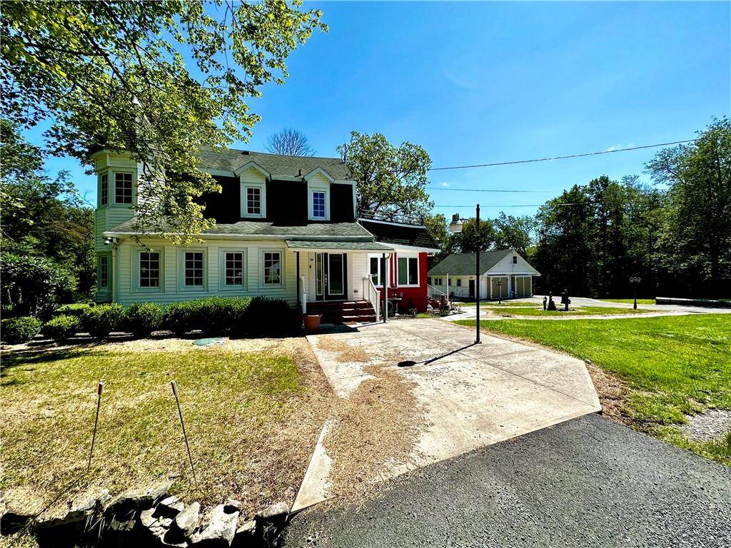 CONTEMPORARY HOME IN THE SOUGHT AFTER SULLIVAN CATSKILLS Welcome to this unique property beautifully set on an open 4.