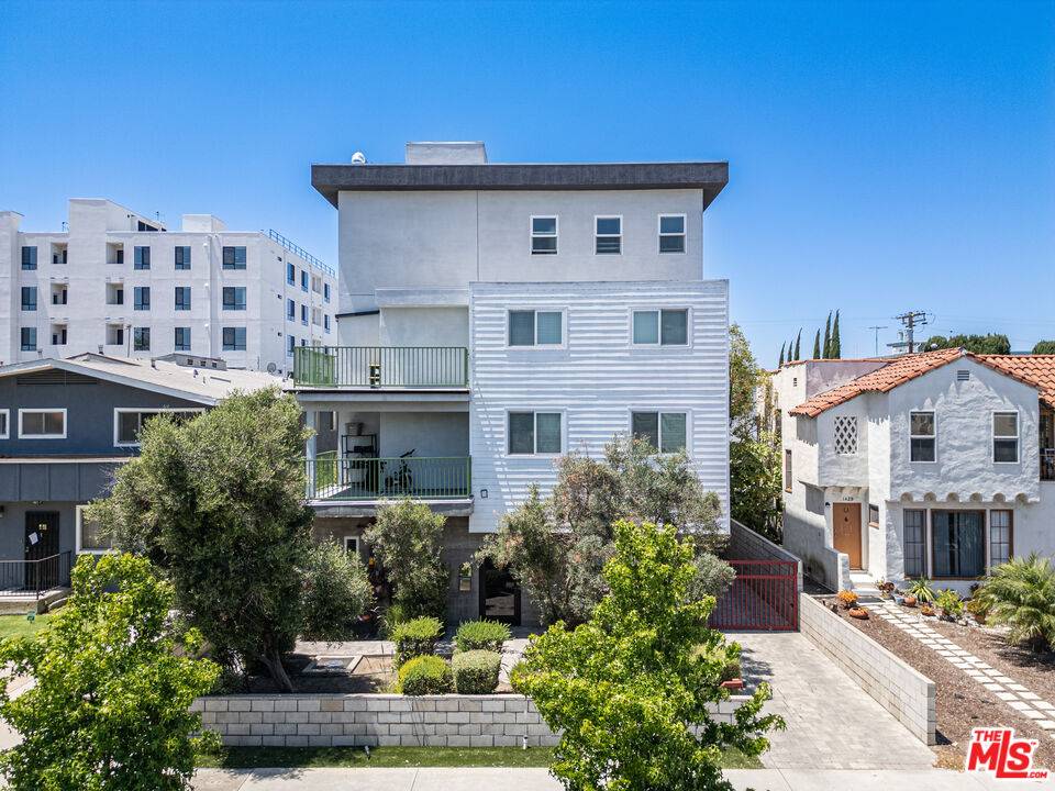 1431  S Sherbourne Dr 13BR Beverlywood La