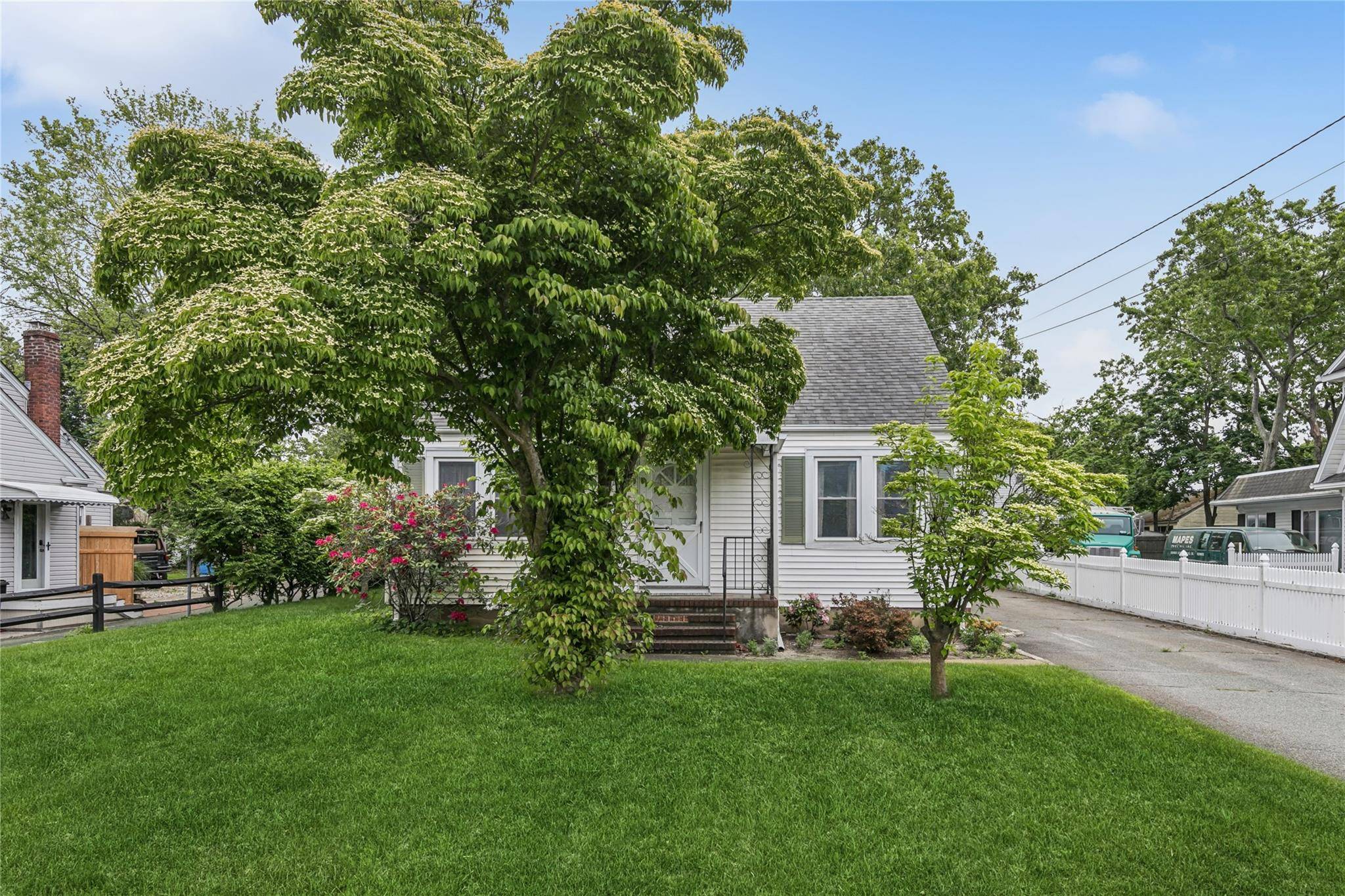 Welcome to 142 Woodhull Avenue !