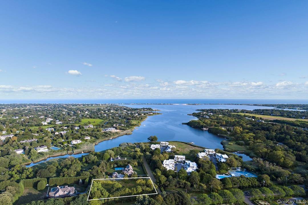 This rare one acre parcel in a highly desirable Water Mill, South of the Highway location offers the perfect canvas for your future Hamptons retreat.