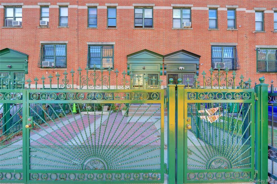 Introducing a remarkable investment opportunity for a spacious family residence, This meticulously Updated brick duplex is situated in the Bedford Stuyvesant neighborhood of Brooklyn, ProvidingAmple living space and privacy for ...