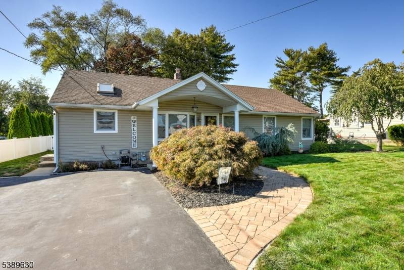 Move in Ready Custom Ranch !