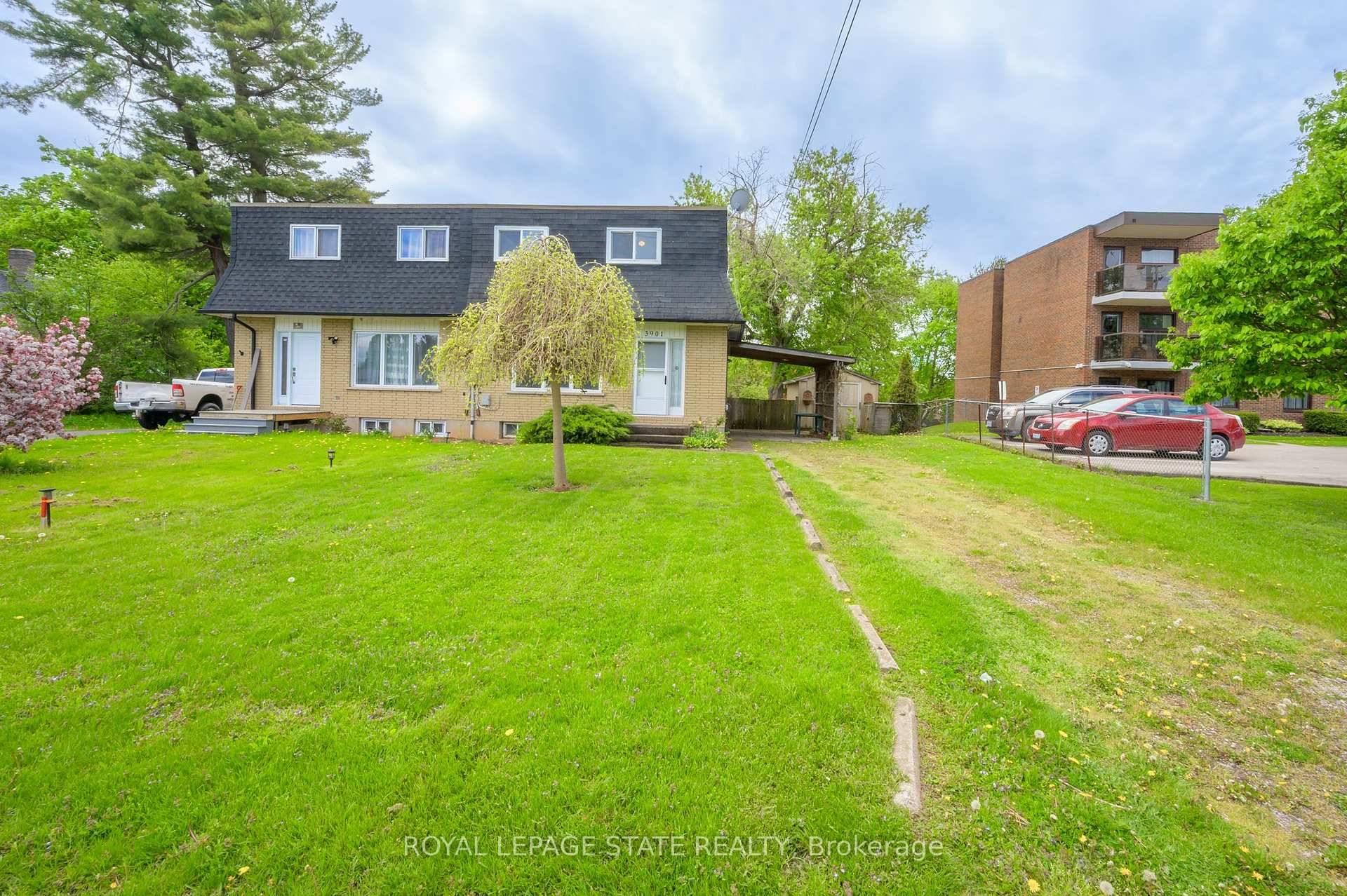 Welcome to this bright and spacious 3 1 bedroom semi detached home situated on a generous oversized lot.