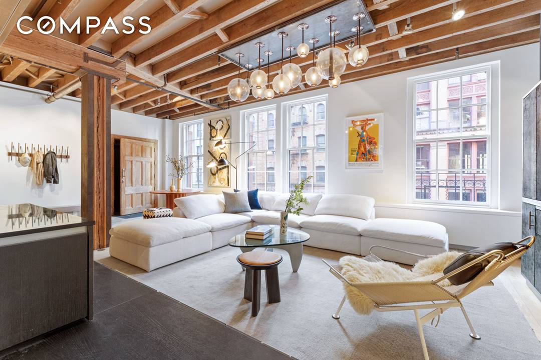 This full floor residence is located in a boutique prewar cooperative in Tribeca and offers approximately 3, 000 square feet of thoughtfully designed living space.