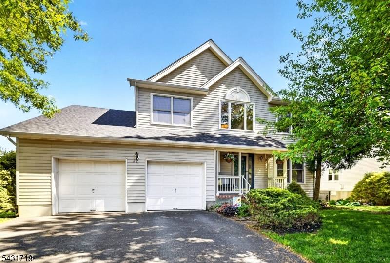 Beautifully maintained home with a remodeled kitchen, set in the highly desirable Heritage Greens community !