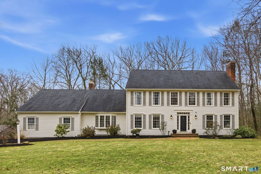 Stately, sun filled Col in one of Avon's most sought after neighborhoods !