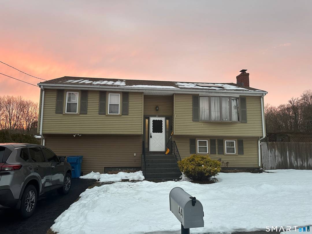 Charming Cozy Raised Ranch on Quiet Cul de sac Welcome home to this inviting 2 bedroom, 1.