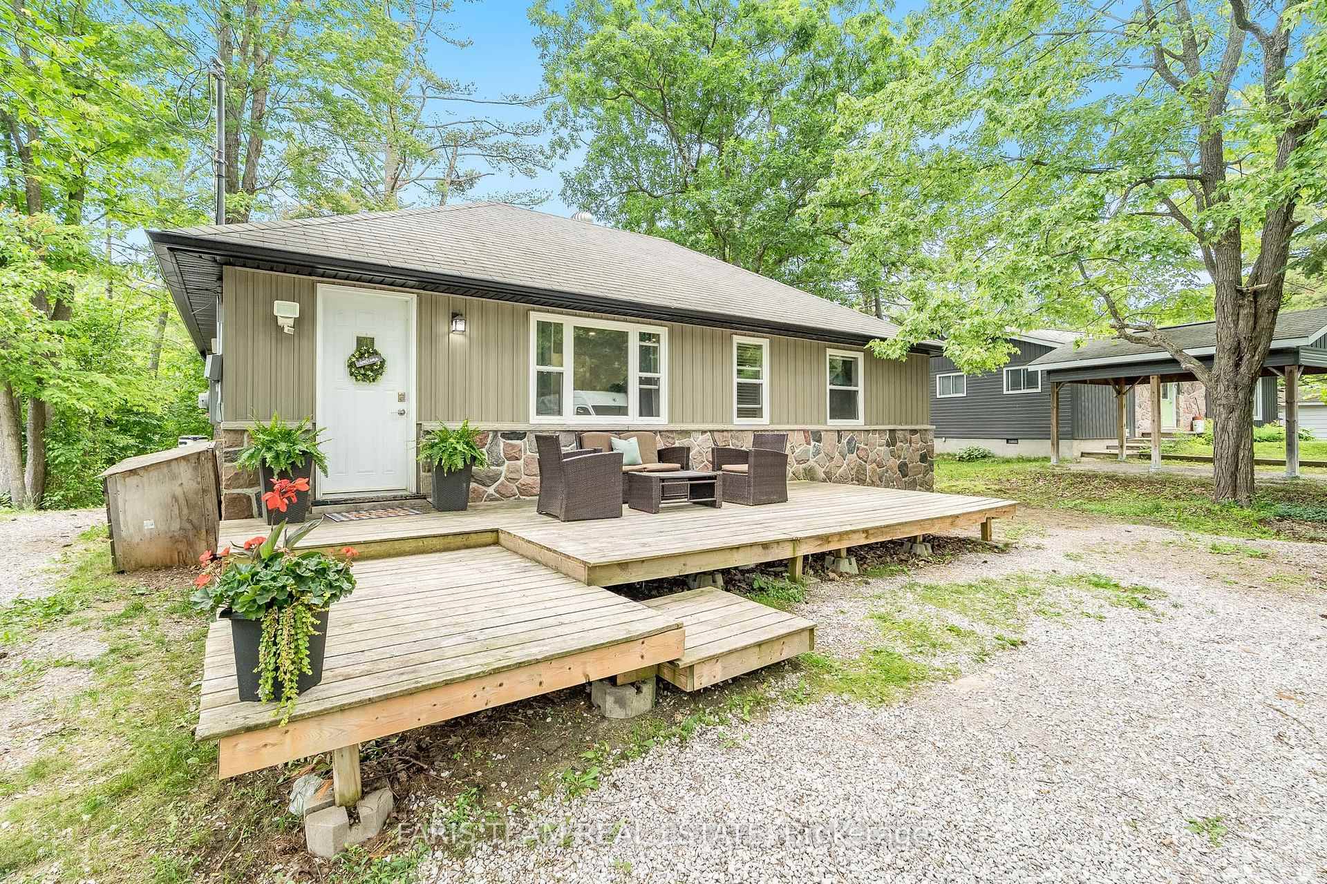 Top 5 Reasons You Will Love This Home 1 Ideal opportunity for first time buyers looking to break into the market at an accessible price point, this charming open concept ...