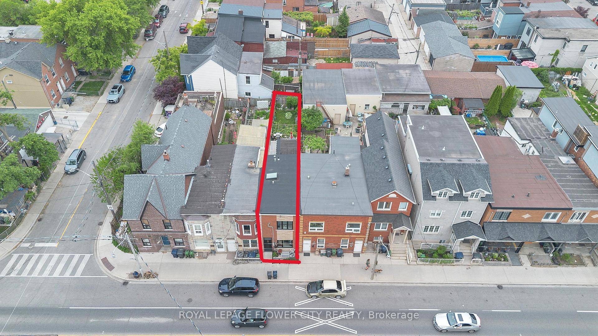 Welcome to 500 Dufferin st located in the heart of Toronto's vibrant Little Portugal neighbourhood Over 300K in upgrades since 2021 underpinned amp ; waterproofed basement high ceilings, new flat ...