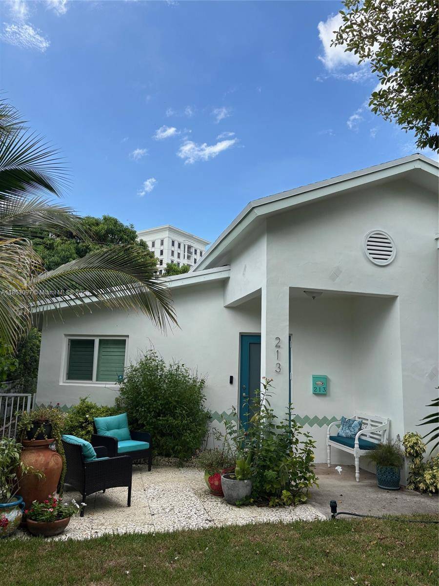 Discover a pleasant and inviting living space that boasts three bedrooms and 2 modern bathrooms, complete with a laundry room featuring two closets, and a convenient carport.