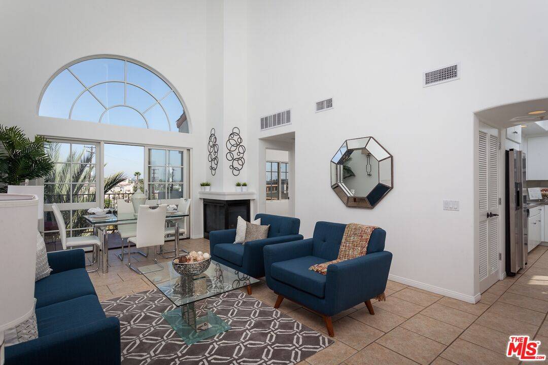 851  N San Vicente Blvd 2BR Sunset Strip La