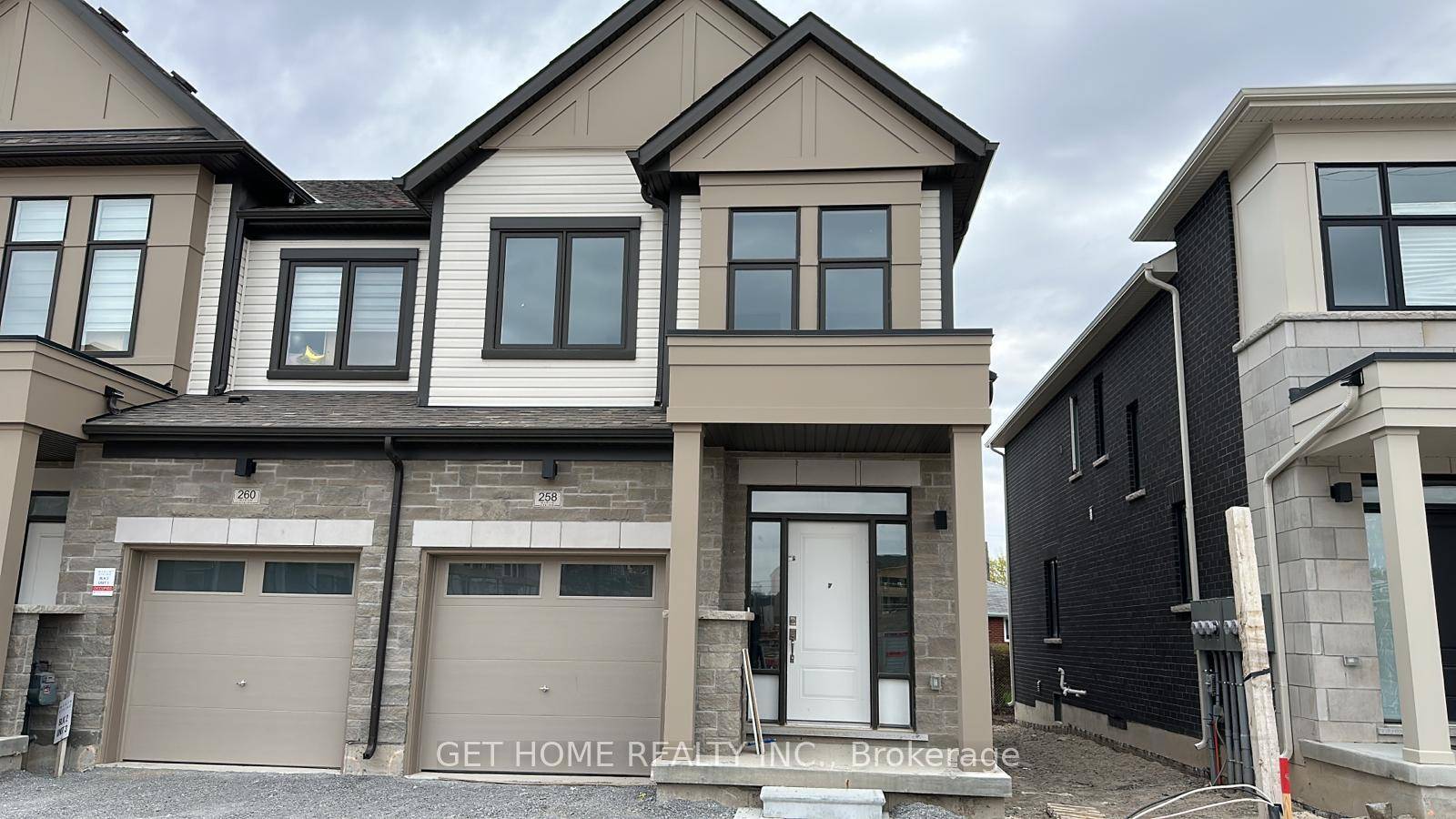 Prime Location ! Enjoy unparalleled convenience in this property, perfectly situated near Top schools Parks and green spaces Places of worship Shopping centers Golf courses Public transit Highway 401Simply move ...