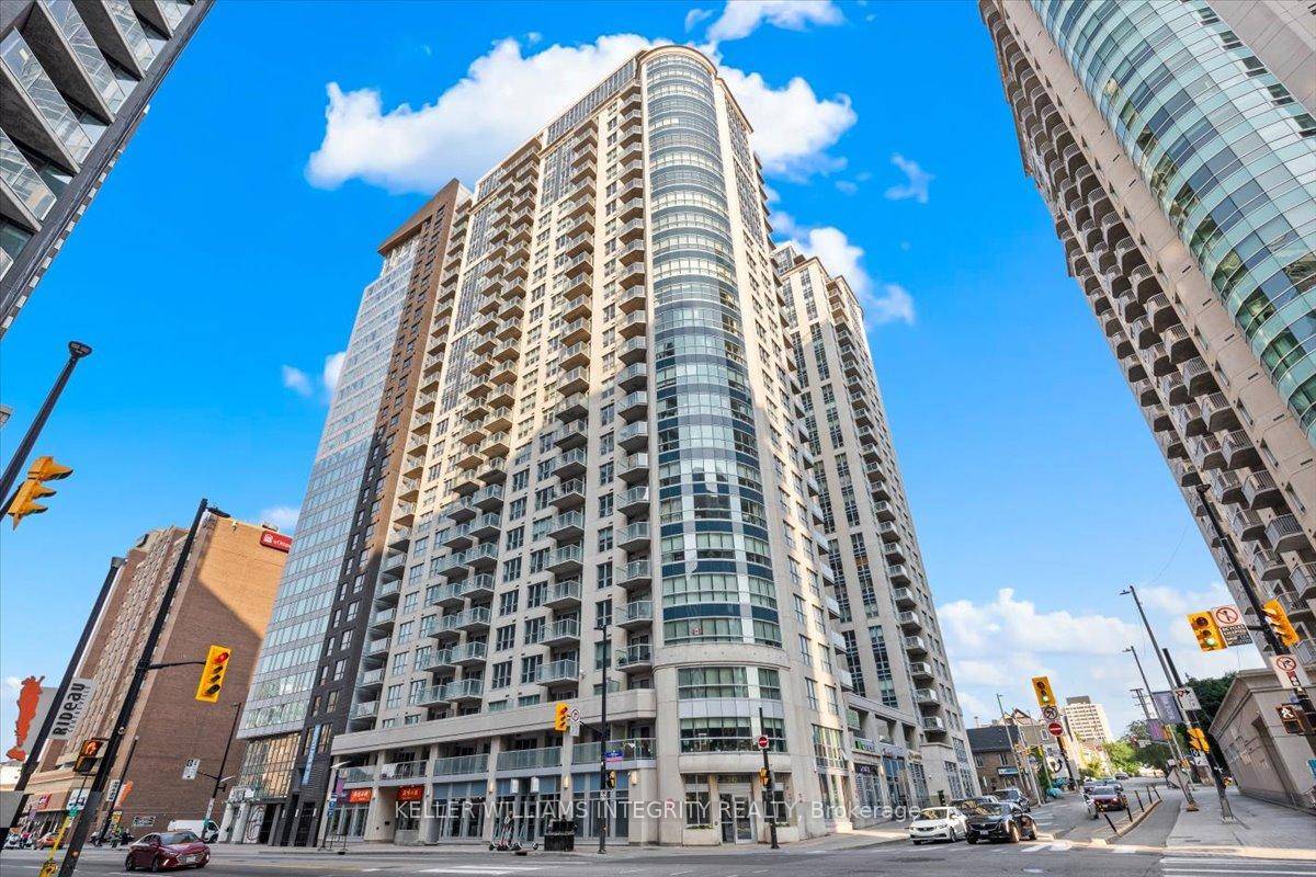 Welcome home to this bright and spacious 1 bedroom den corner unit at Claridge Plaza 3 in Ottawa's ByWard Market.