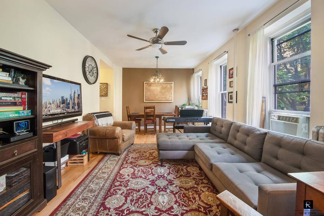 For Sale Charming 2 Bedroom Co Op in Prime Chelsea LocationDiscover the perfect blend of comfort and convenience in this recently renovated 2 bedroom, 1 bathroom co op located in ...