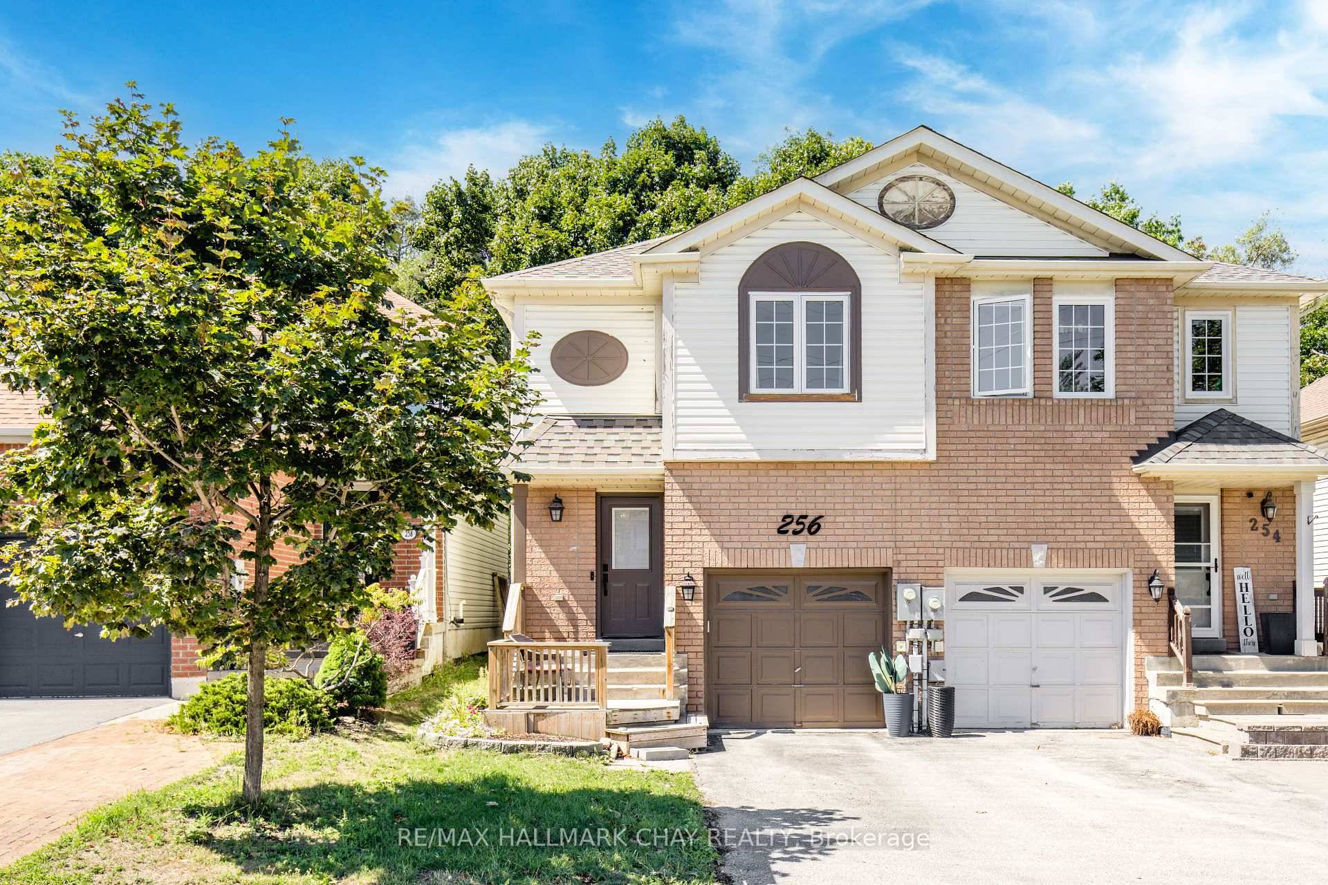 Beautiful semi detached home in Barrie's most sought after location in the Holly area !