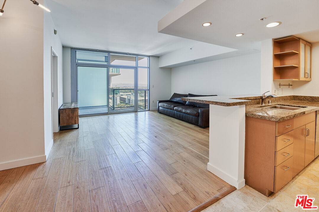 13700   Marina Pointe Dr 1BR Marina Del Rey La