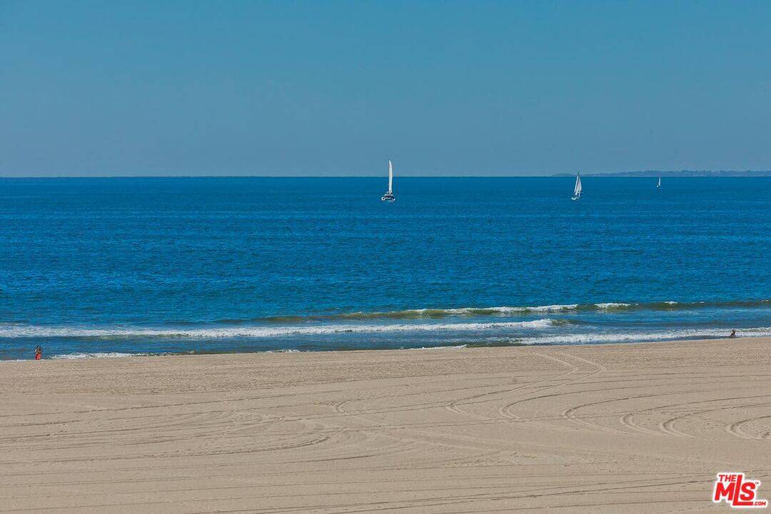 2707 Ocean Front Walk 4BR Marina Del Rey La