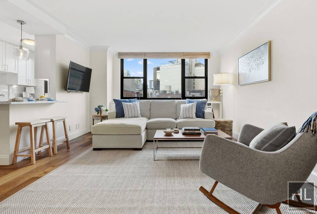Welcome to one of the most coveted one bedroom lines at The Cezanne, ideally positioned on iconic cobblestoned Jane Street in the heart of the West Village.
