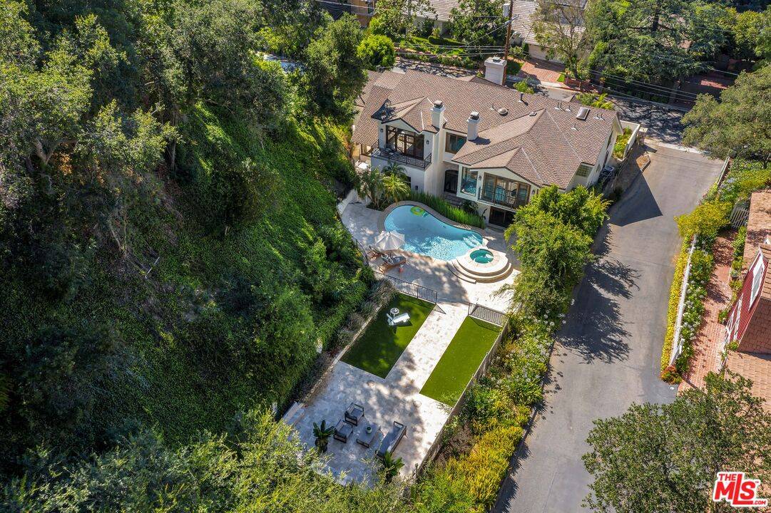 2650   HUTTON DR Beverly Hills Flats LA